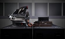 Mercedes nezlepší motor tak rychle jako Ferrari 