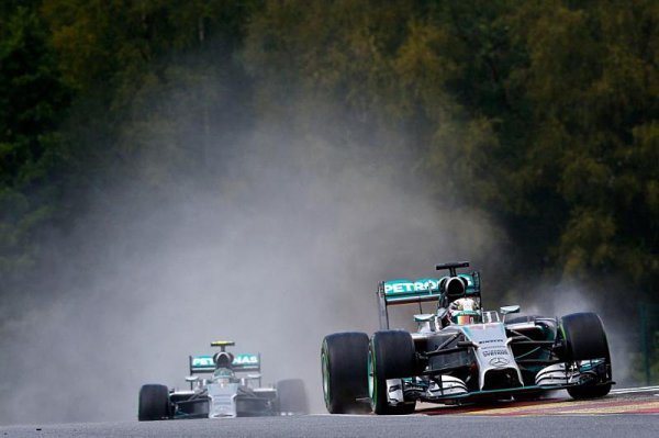 Hill: Hamilton to bude mít v Abú Zabí těžší než Rosberg