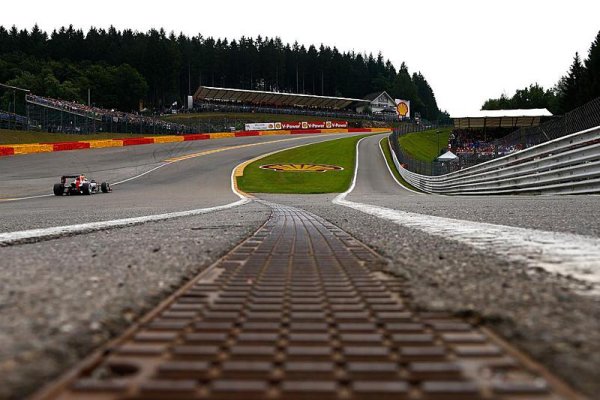 Strategická skupina F1 zakazuje startovací pomůcky Strategická skupina F1 zakazuje startovací pomůcky