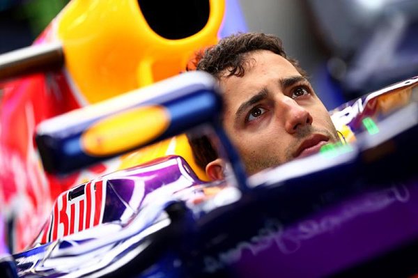 Ricciardo opět tlačí na Red Bull