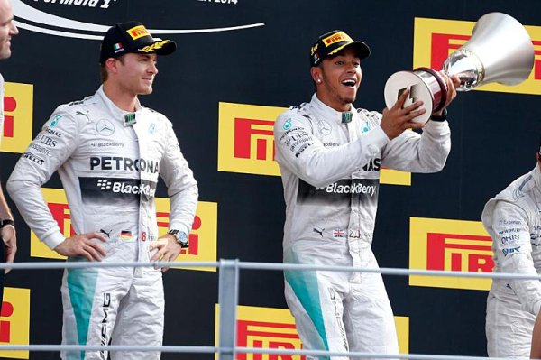 Mercedes hrozil Rosbergovi a Hamiltonovi vyhazovem