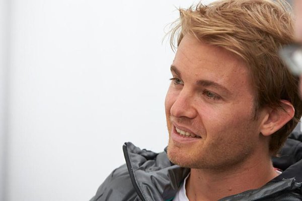 Rosberg dostal trofej pro nejlepšího kvalifikanta…