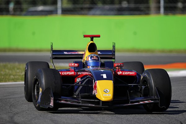 Vítězem první kvalifikace letošní sezóny Carlos Sainz Jr.