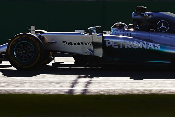 Do letošní sezóny odstartuje z pole position Hamilton