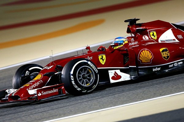 Ferrari může bojovat o letošní titul, věří Alonso