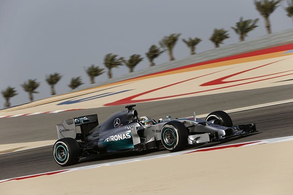 Hamilton potvrdil dominanci Mercedesu