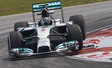 Hamiltona na první pozici vystřídal kolega Rosberg