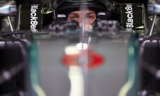 Rosberg a Mercedes zůstávají na čele