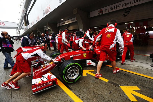 Ve Ferrari mění závodní inženýry obou jezdců