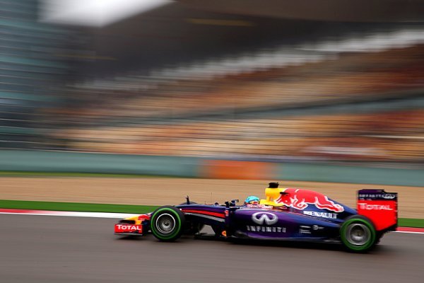 Vettel: "Daniel odvádí lepší práci."