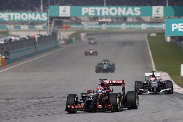 Ecclestone zvažuje zavedení "základních odměn"