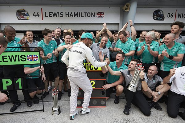 Hamilton: V F1 chybí emoce