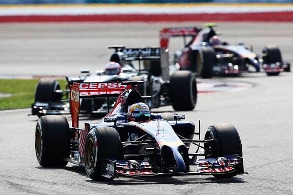 F1 pootevírá dveře zákaznickým vozům