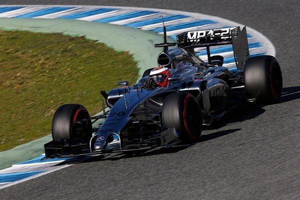 Testy v Jerezu: Magnussen nejrychlejší, Mercedes nejpilnější