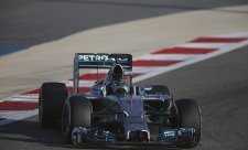 Mercedesy v první řadě, Rosberg před Hamiltonem