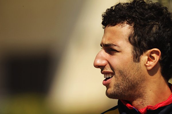 Ricciardo o čtení knihy na dlouhé čínské rovince