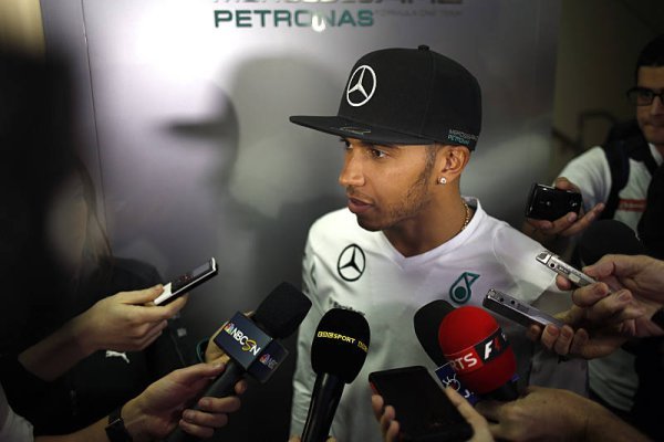 Hamilton je připraven opět podepsat Mercedesu