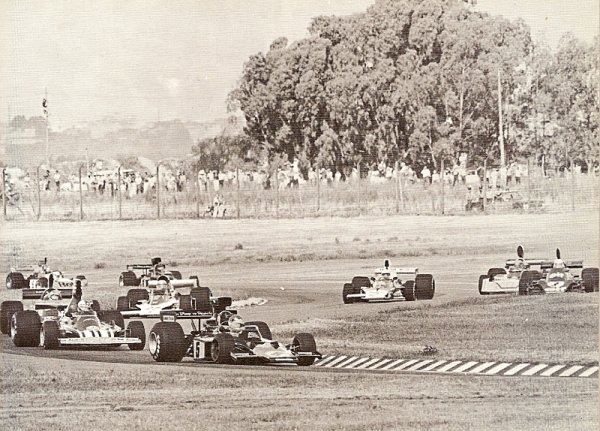 Emerson Fittipaldi vyhrál v nové sezoně závod v Buenos Aires