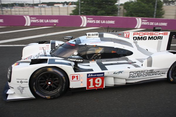 Porsche triumfuje v Le Mans Porsche triumfuje v Le Mans