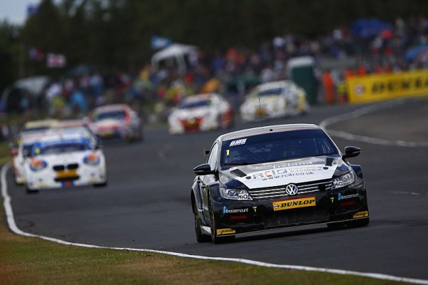 Shedden se opět dostal do vedení šampionátu Shedden se opět dostal do vedení šampionátu