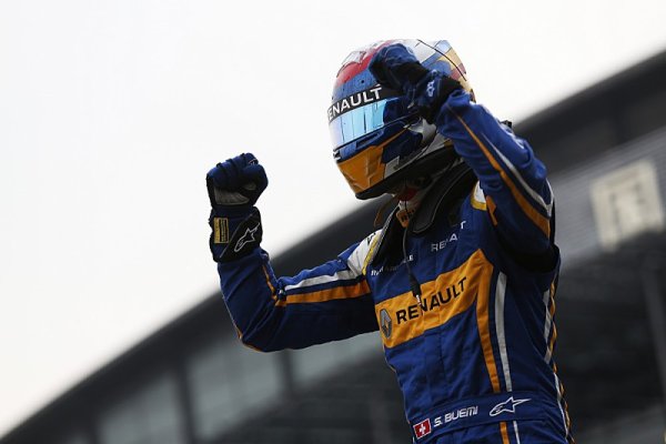 Druhou sezónu formule E začal nejlépe Buemi Druhou sezónu formule E začal nejlépe Buemi