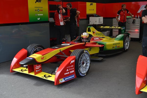 Foto ohlédnutí za Formulí E v Londýně Foto ohlédnutí za Formulí E v Londýně