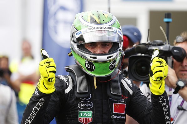V posledním závodě sezóny zvítězil Bird, Piquet se stal Šampionem