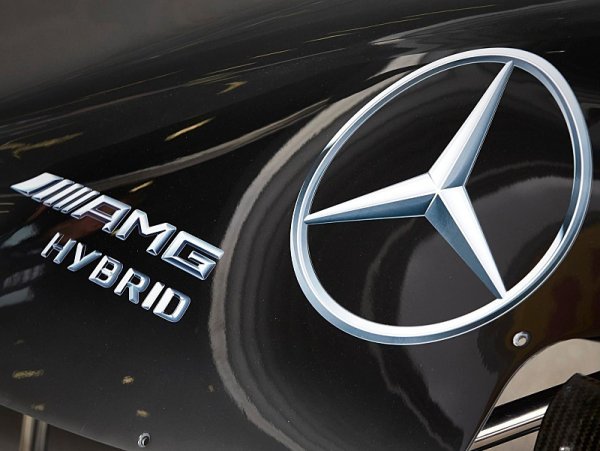 Mercedes stála vítězná sezóna 2.8 miliardy korun