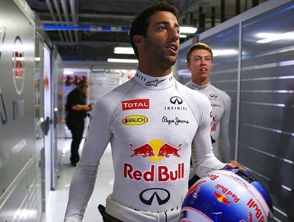 Daniel Ricciardo: Mercedes si z nás dělá blázny