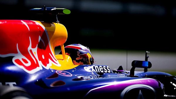 Ricciardo zabojuje proti Williamsu