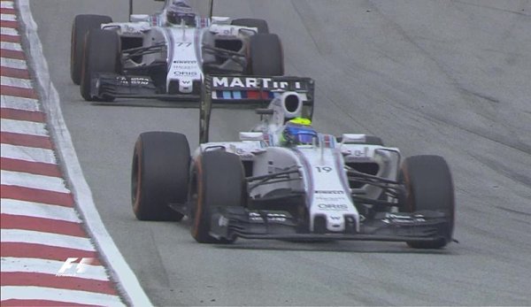 Bottas děkuje týmu za povolení zaútočit na Massu