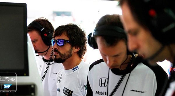 Alonso si myslel, že drží klíče od přestupového kolotoče