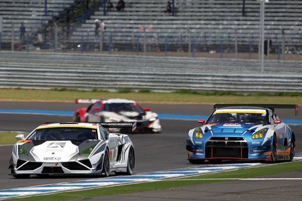 Engeho premiérové SuperGT: Úspěch a kolaps!