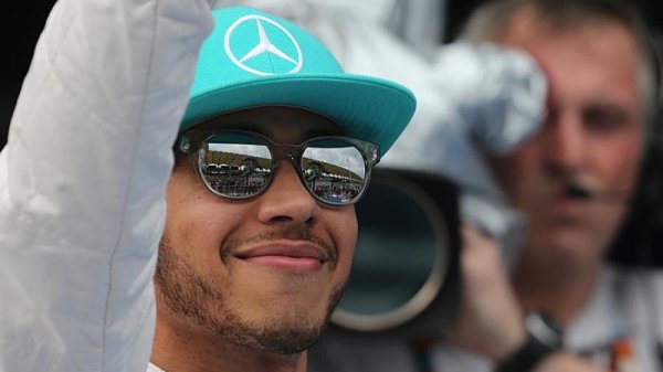 Hamilton už má jistou trofej pro nejlepšího kvalifikanta