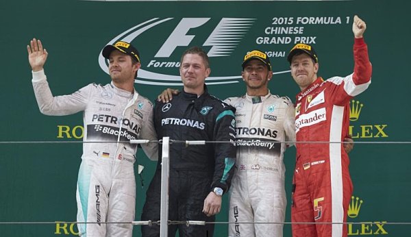 Rosberg: Mercedes možná bude chtít Vettela