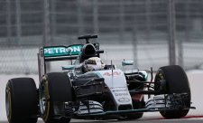 Hamilton blízko titulu, Rosberg vypadl