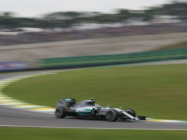 Rosberg ubránil vítězství, Hamilton druhý