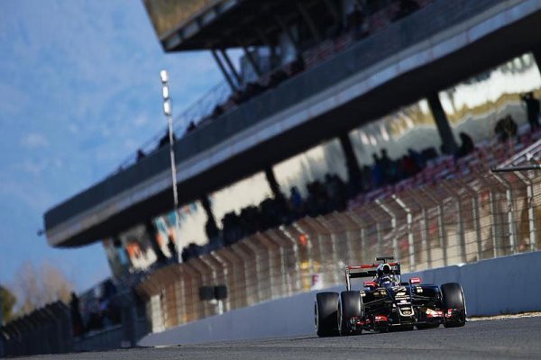 Grosjean nejrychlejší, Alonso havaroval