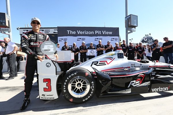 Ve Phoenixu odstartuje z pole position Castroneves