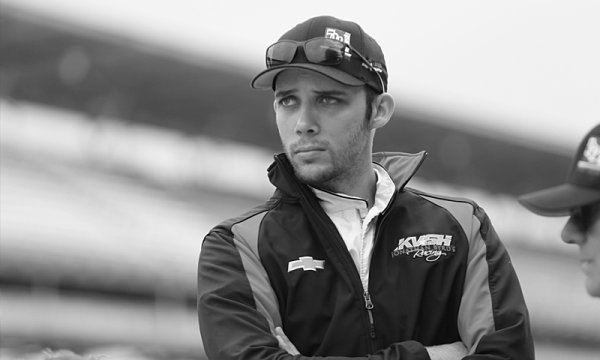 Bryan Clauson zemřel po nehodě v závodě USAC Bryan Clauson zemřel po nehodě v závodě USAC