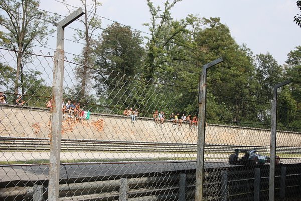 Monza roku 2016: nuda na trati, pohyb za kulisami