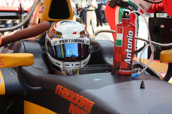 Giovinazzi velkým vítězem GP2 v Malajsii