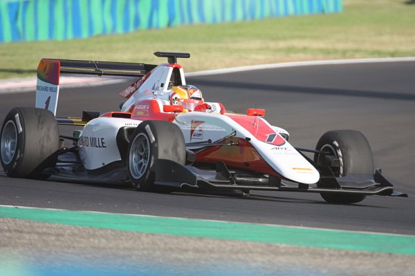 GP3: Leclerc již jen krůček od titulu