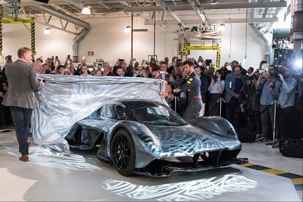 Adrian Newey představil své nové děťátko Adrian Newey představil své nové děťátko