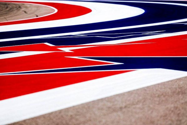 Lewis Hamilton nejrychlejší v 1. tréninku Lewis Hamilton nejrychlejší v 1. tréninku