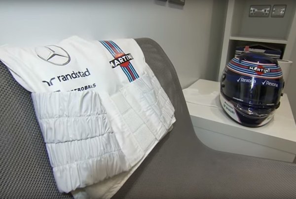 Felipe Massa vás provede motorhomem Williamsu