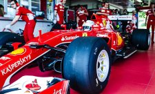 Ferrari testuje široké pneumatiky