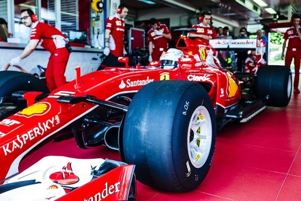 Ferrari testuje široké pneumatiky