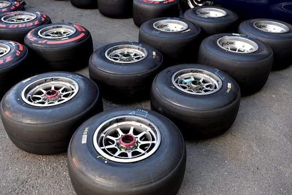 Pirelli zrušilo plán na změnu pneumatik