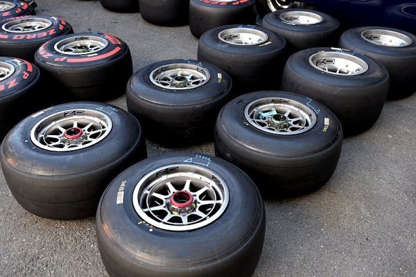 Pirelli zrušilo plán na změnu pneumatik Pirelli zrušilo plán na změnu pneumatik